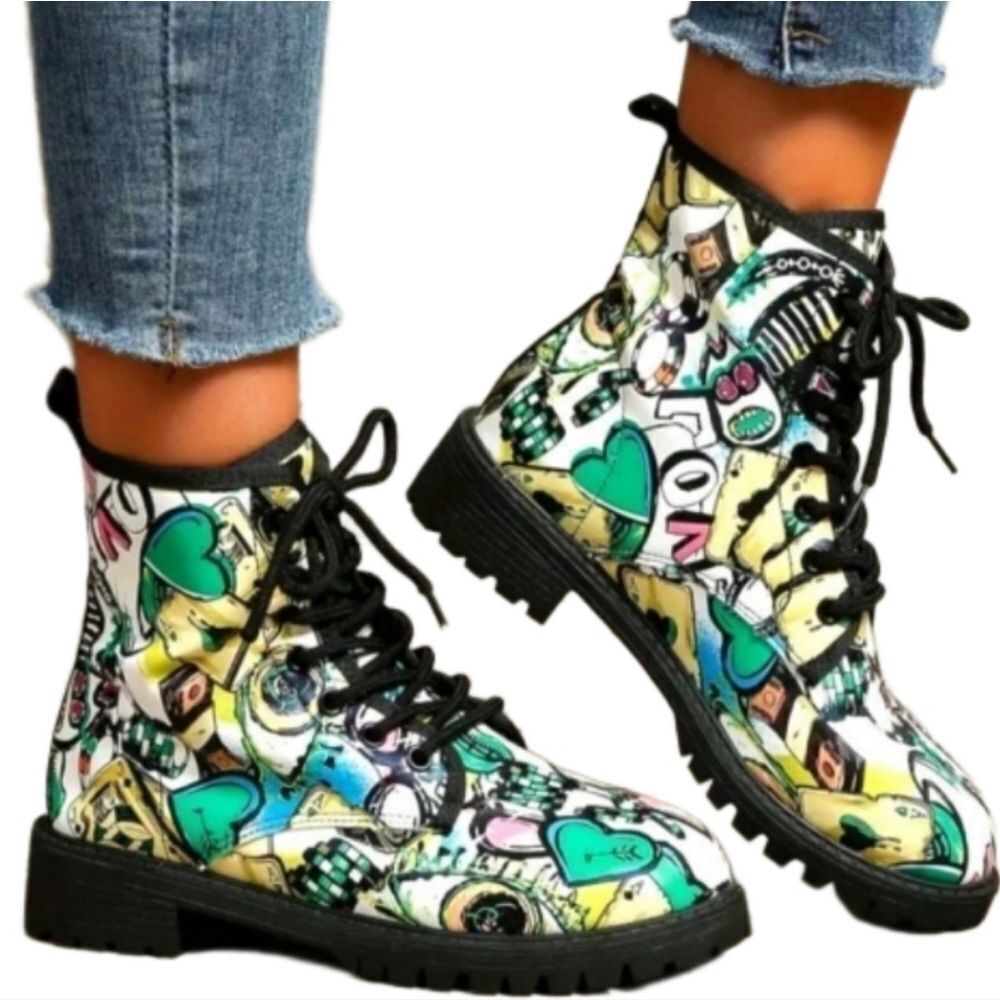 Ladie's printed lace-up boots sz 10